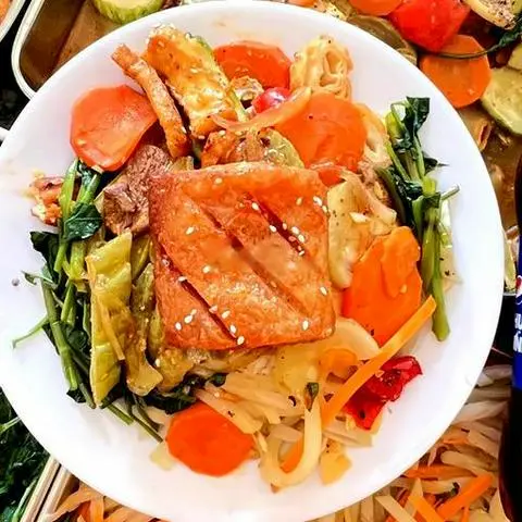 Hình ảnh Cơm chay sườn ram sốt nguyên miếng