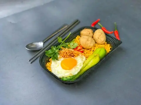 Hình ảnh Mì trộn bò viên trứng