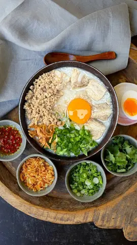 Hình ảnh Cháo sườn lớn thịt bằm trứng