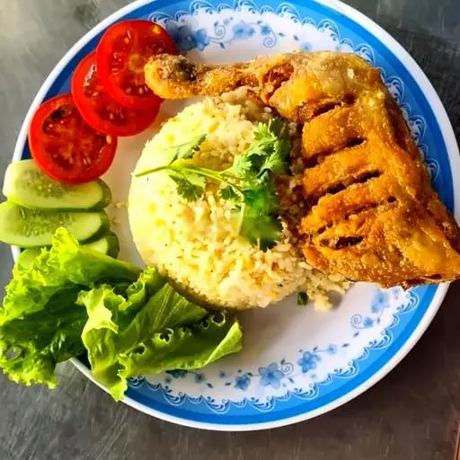 Hình ảnh Cơm chiên đùi gà góc tư to