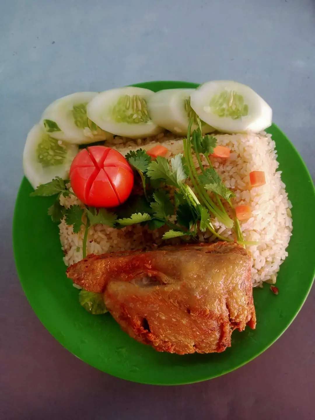 Hình ảnh cơm rang gà sốt mắm me 