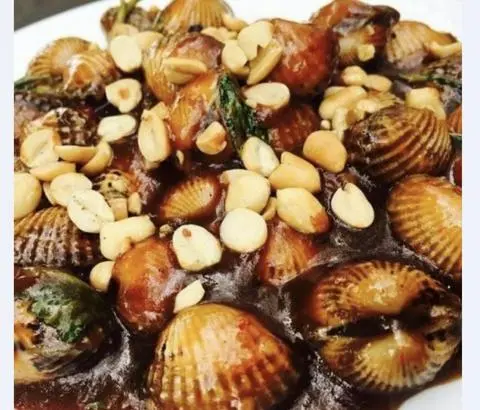 Hình ảnh Sò huyết xào me