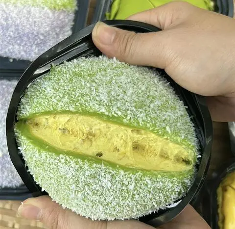 Hình ảnh Bánh crepe sầu riêng Phú Sĩ mini