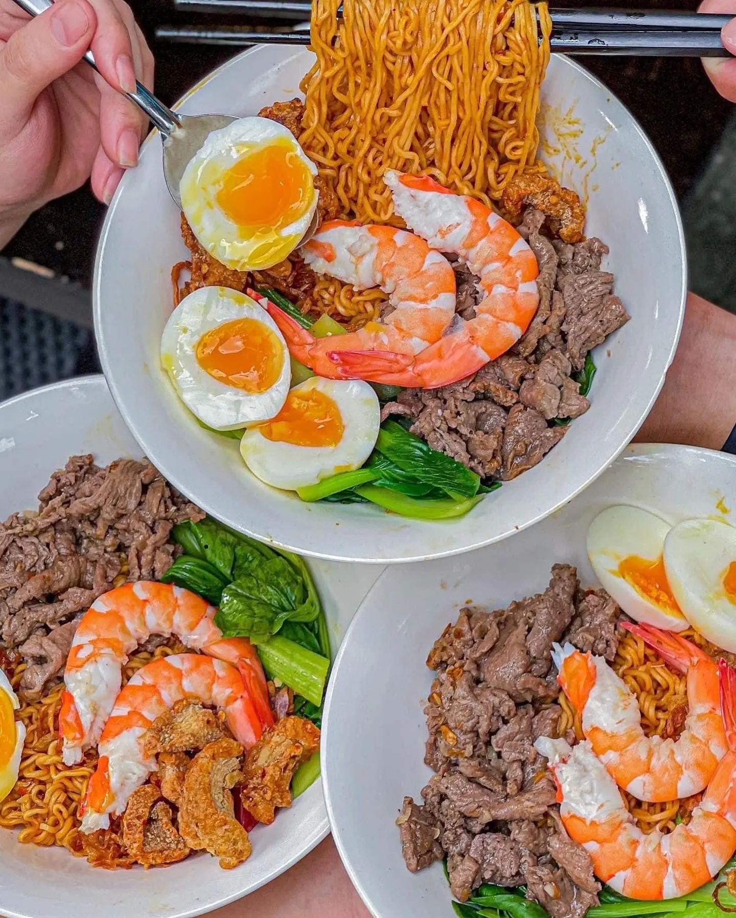 Hình ảnh Mì trộn trứng lòng đào