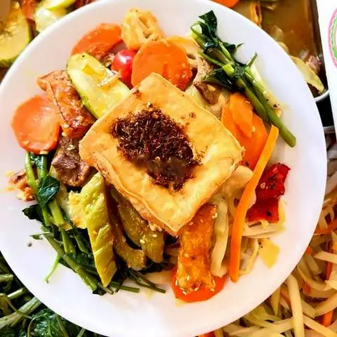 Hình ảnh Cơm chay đậu hũ chiên sả