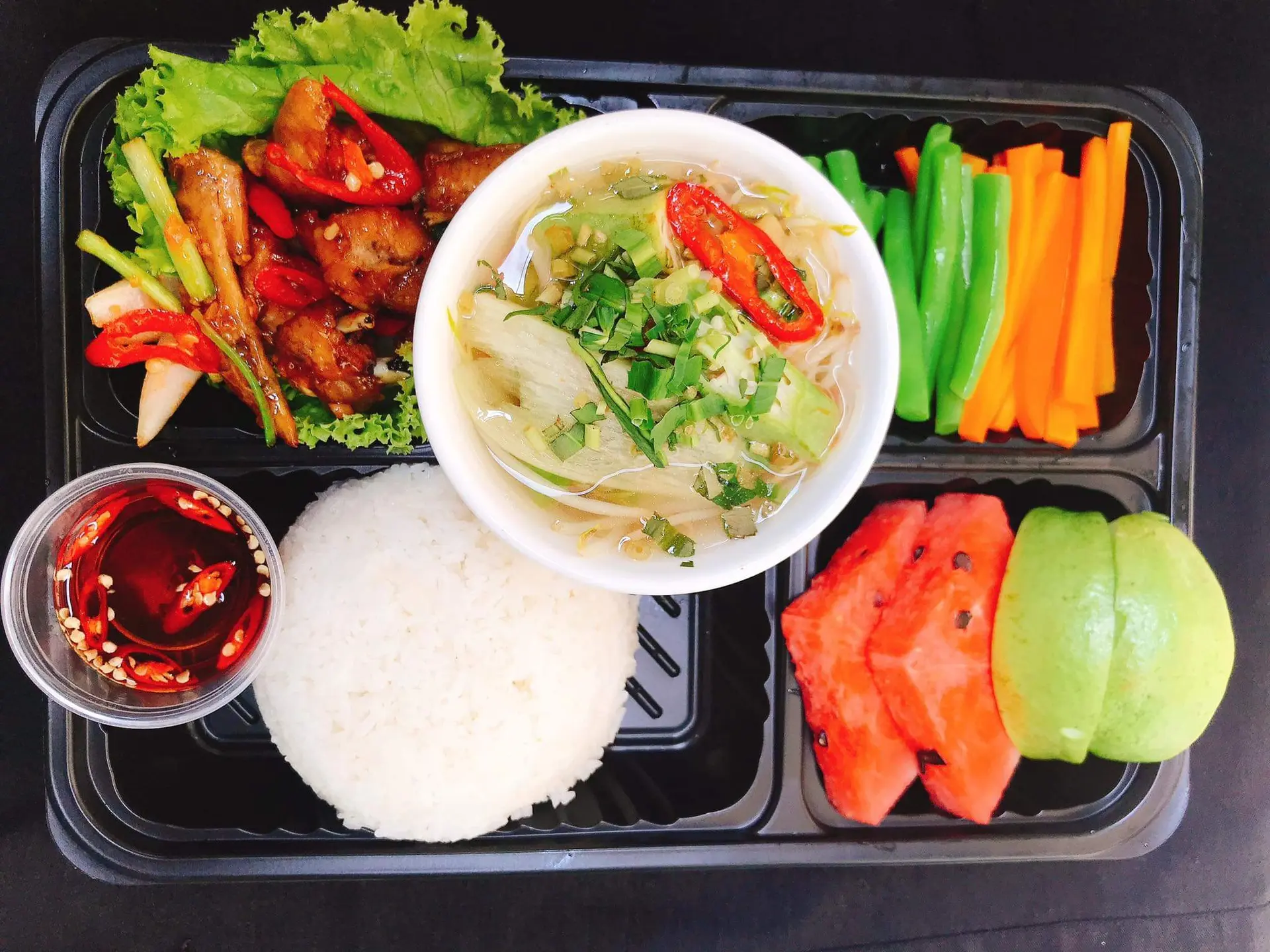 Hình ảnh Combo 15 : Combo cơm sườn non ram mặn (kèm canh, rau, trái cây tráng miệng)