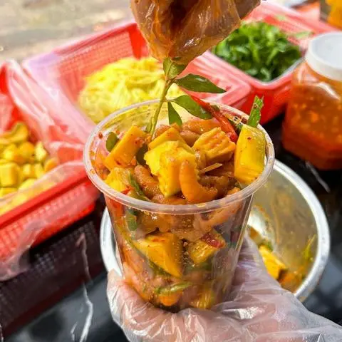 Hình ảnh Chân gà rút xương sốt thái - size vừa