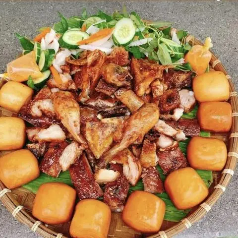 Hình ảnh Gà Nướng Lu Tây Nguyên (Kèm 10 Bánh bao)
