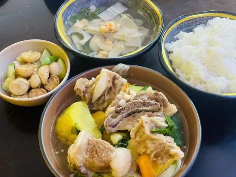 Hình ảnh Cơm LaGu (Sườn Hầm Củ Quả)