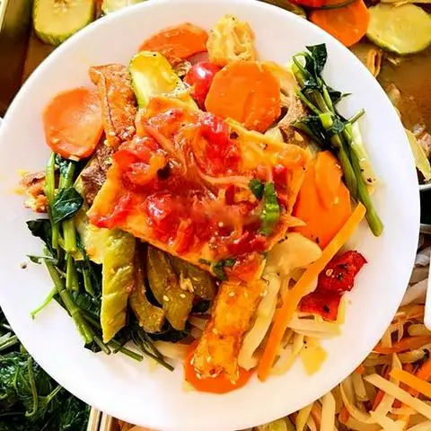 Hình ảnh Cơm chay đậu hũ sốt cà