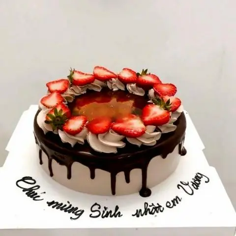 Hình ảnh Bánh kem phủ socola 18cm