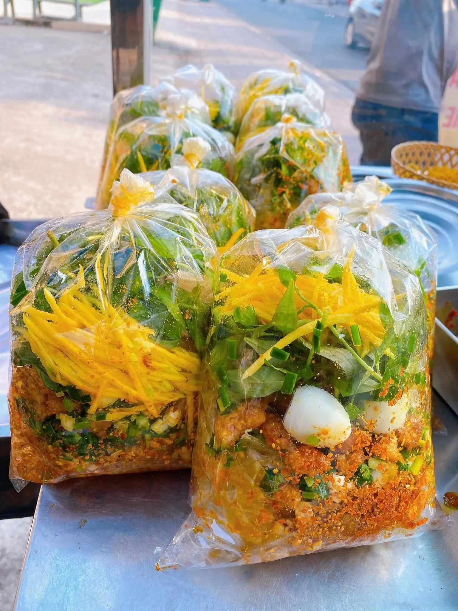 Hình ảnh Bánh Tráng Dẻo Mỡ Hành Tóp Mỡ