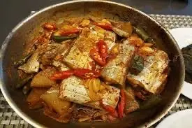Hình ảnh Cơm cá hố kho tiêu 