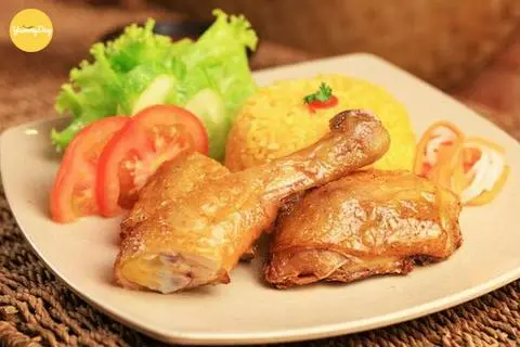 Hình ảnh Cơm Chiên Gà Sốt Me