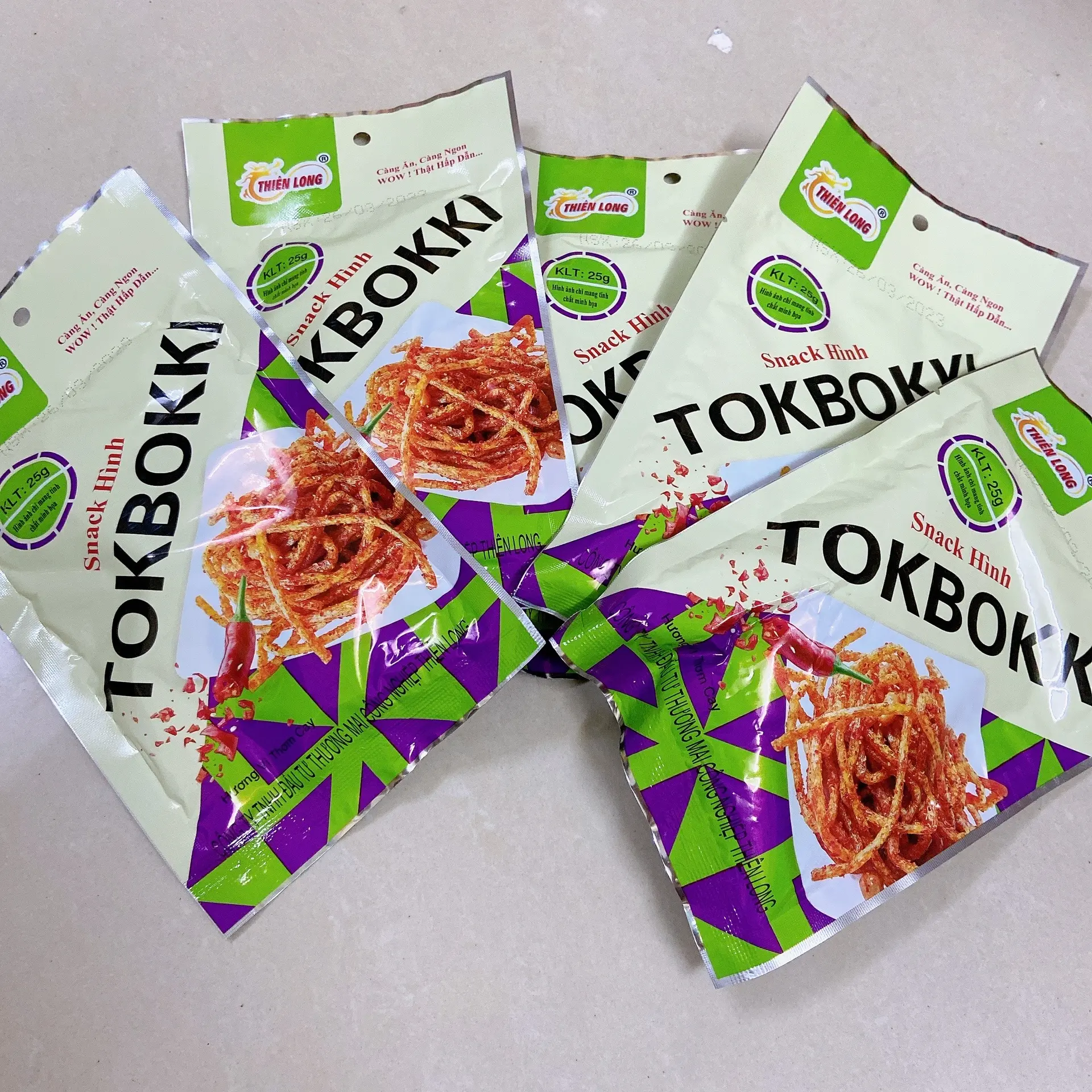 Hình ảnh 2 Gói Snack Tokboki Cay 