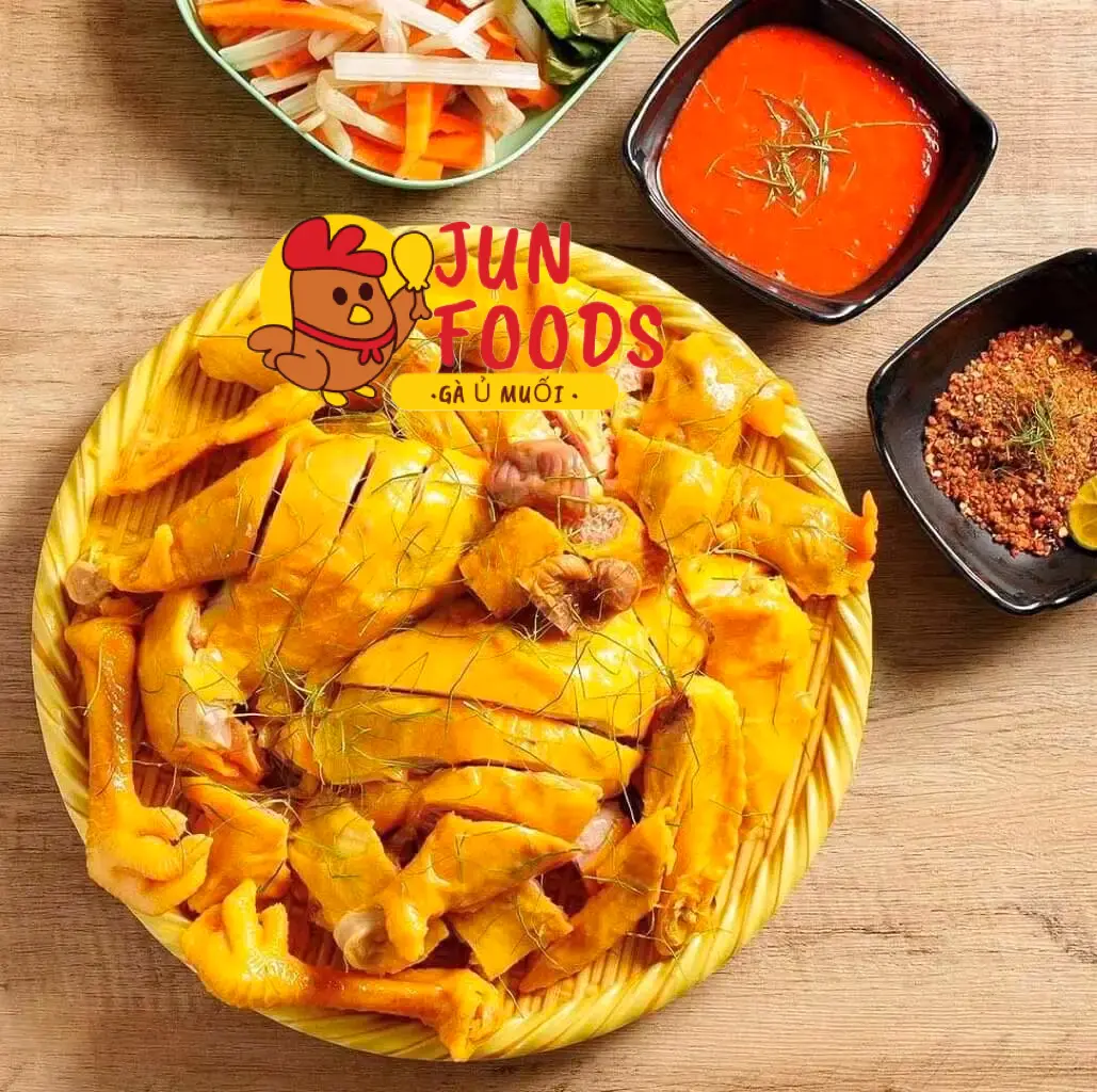 Hình ảnh Combo 1 Con Gà Ủ Muối Ôm Trứng (bỏ đầu cổ chân) + 500g Chân Gà Ủ Muối - Tặng 1 Pepsi
