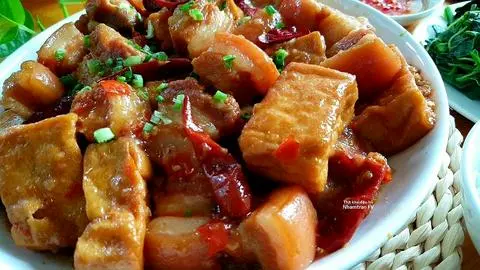 Hình ảnh cơm thịt kho đậu hủ