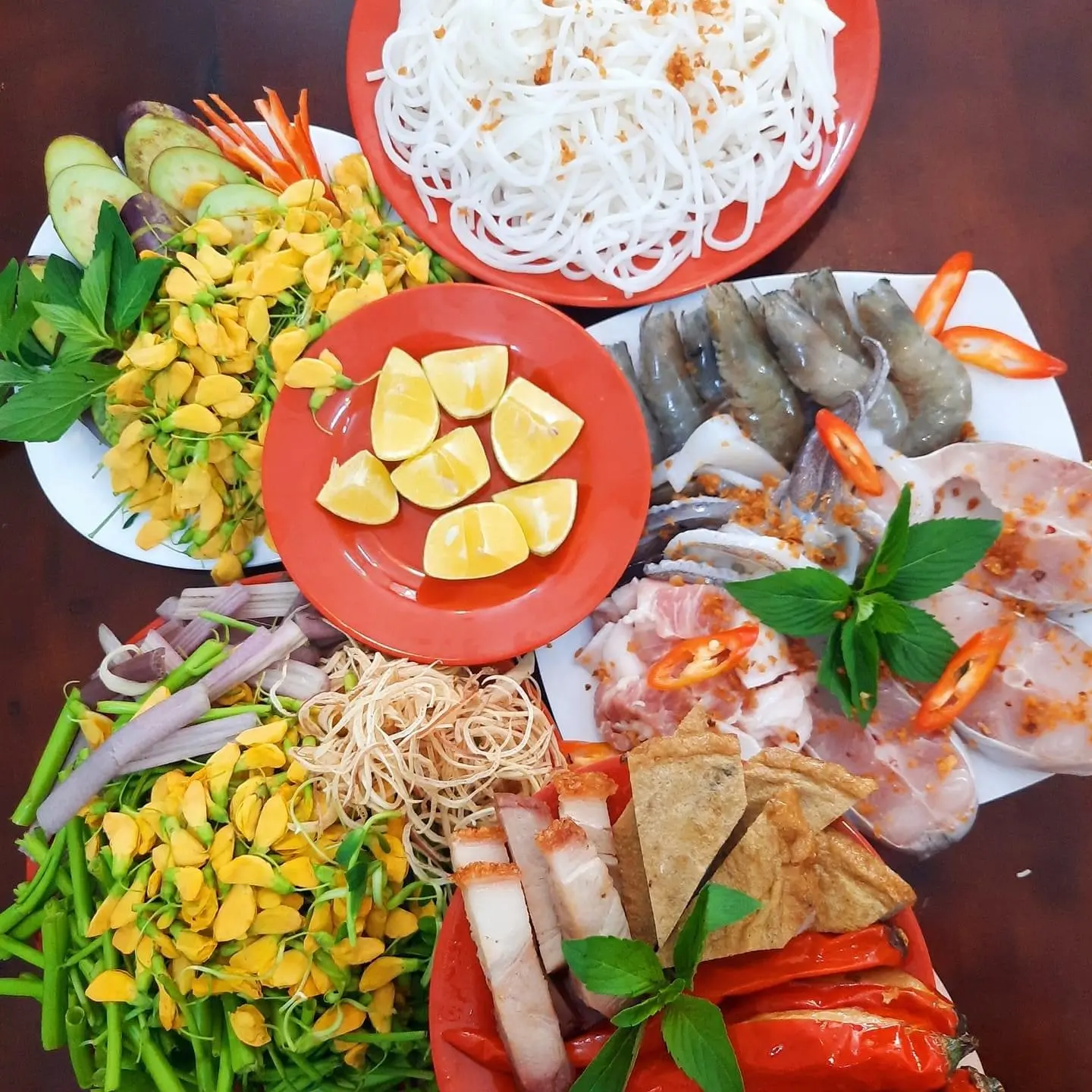 Hình ảnh lẩu mắm vừa (dành cho 3-4 người )