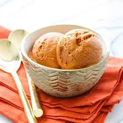 Hình ảnh Kem trà thái đỏ 