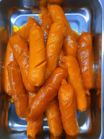 Hình ảnh Cơm Xúc xích & Rau