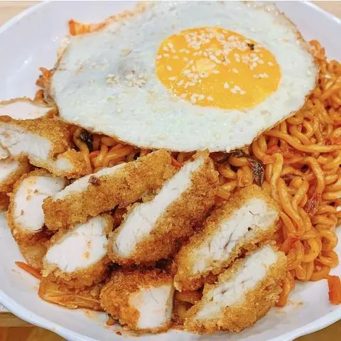 Hình ảnh Mì gà cay phô mai