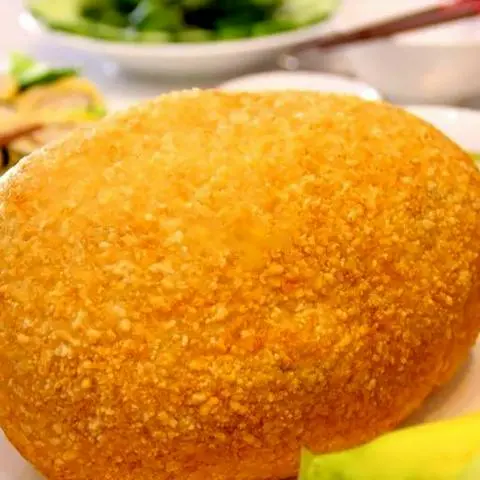 Hình ảnh Gà bó xôi chà bông cắt sẵn nguyên con