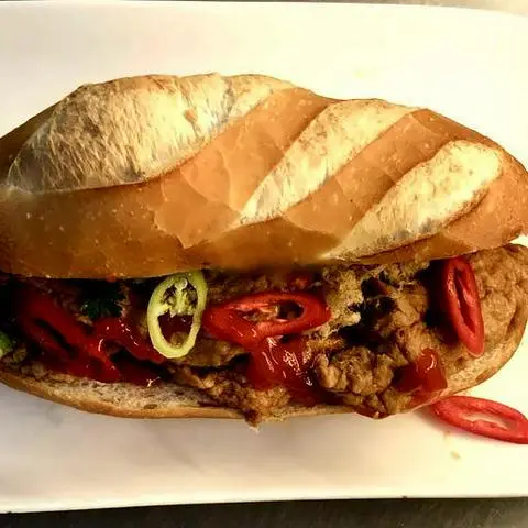 Hình ảnh Bánh mì chả cá nóng