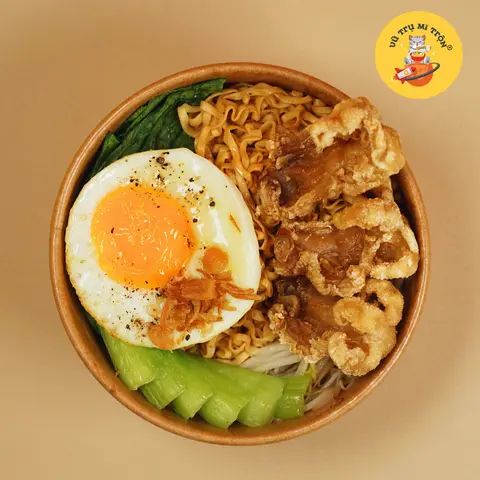 Hình ảnh mì trộn gà giòn trứng chiên