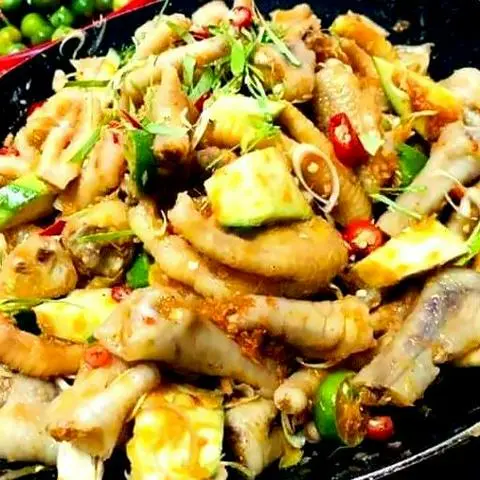 Hình ảnh Chân gà sốt thái