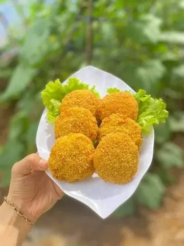 Hình ảnh Bánh gà nhân thịt phô mai 