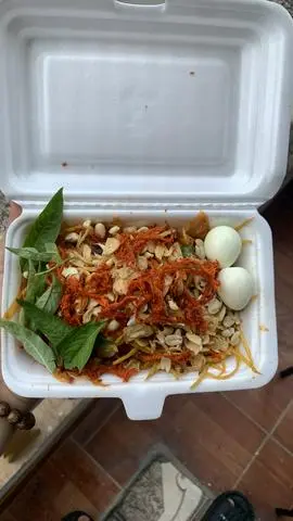 Hình ảnh Bánh tráng trộn 2 trứng