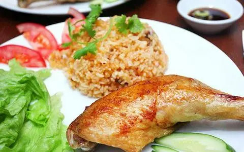 Hình ảnh Combo Cơm Chiên Gà Sốt Me và ly Coca