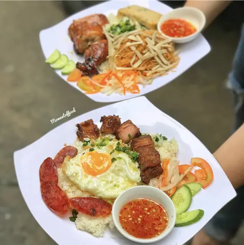 Hình ảnh Cơm sườn cốt lếch chiên sả 