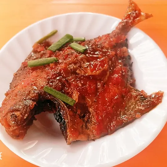 Hình ảnh Cơm cá chim sốt cà