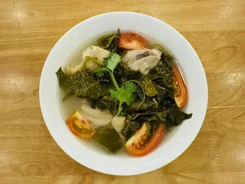 Hình ảnh Cơm canh gà lá giang