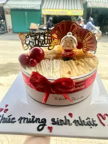 Hình ảnh Bánh sinh nhật bông lan trứng muối Ông hoặc Bà (3)