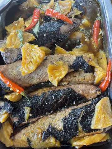 Hình ảnh cơm cá bạt má kho thơm