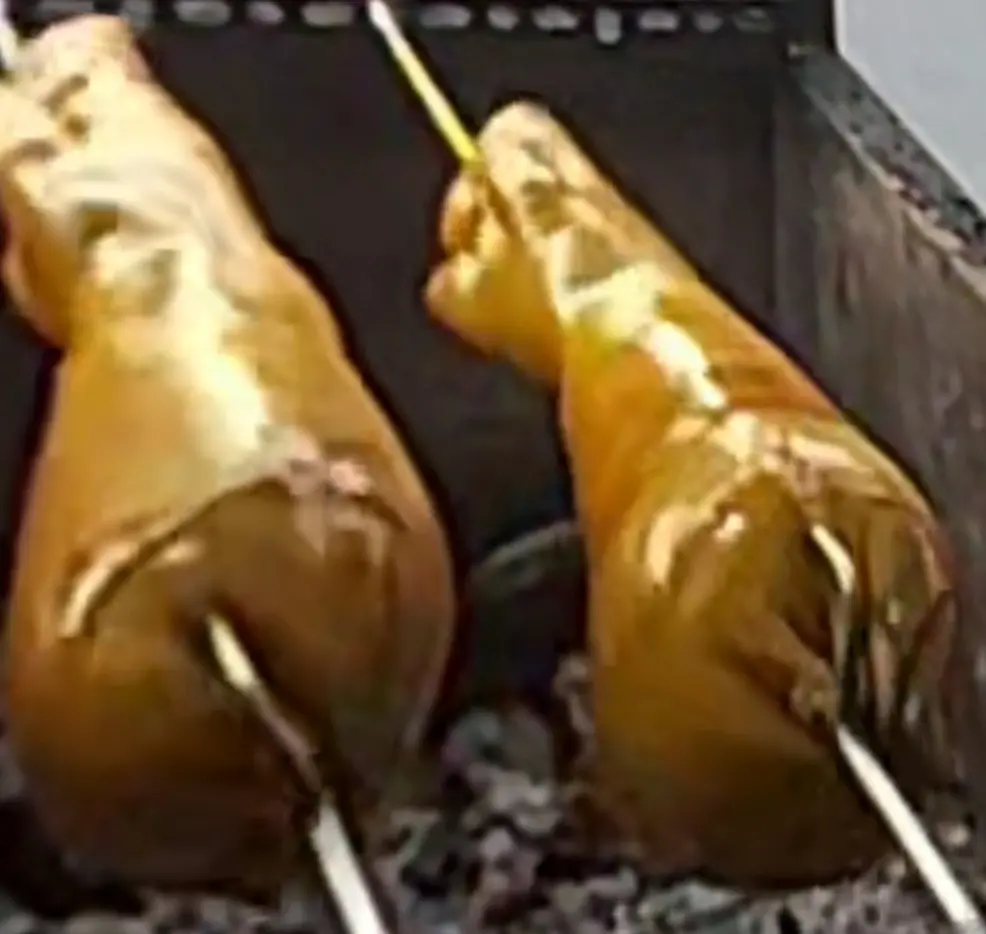 Hình ảnh Giò heo quay lá mắc mật - 1kg