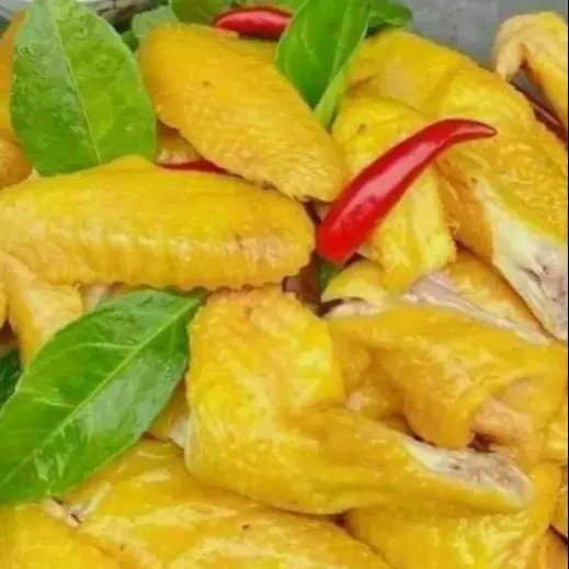 Hình ảnh gà ủ muối 1 con ( bỏ đầu bỏ chân) chặt sẵn.