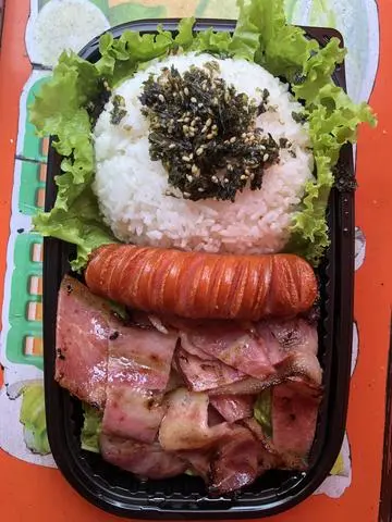 Hình ảnh cơm thịt xông khói xúc xích 
