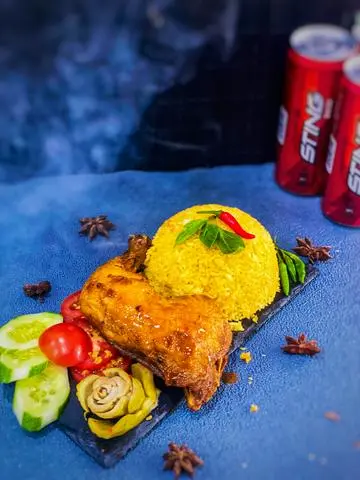 Hình ảnh Cơm Gà 1/4 Chiên Giòn