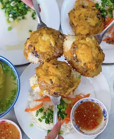 Hình ảnh Cơm tấm chả mai cua