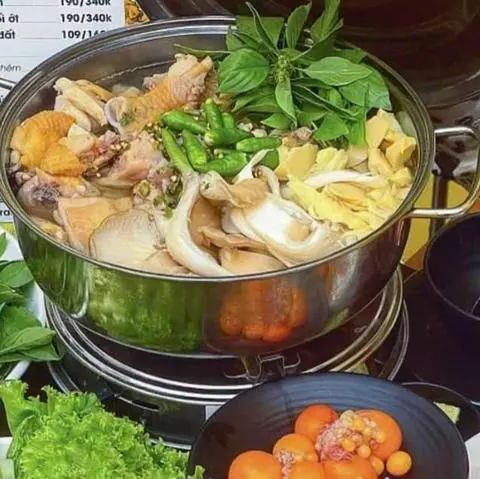 Hình ảnh Lẩu gà lá é lớn