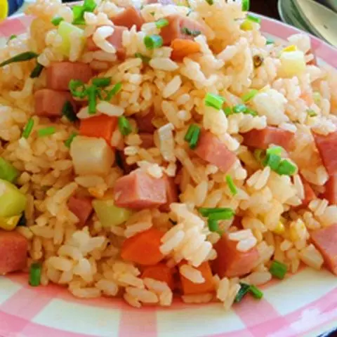 Hình ảnh Cơm Chiên Xúc Xích
