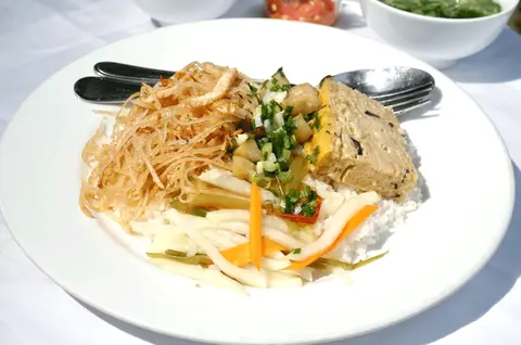 Hình ảnh Cơm Tấm Xíu Mại Bì + Bì Chả Ốp La + Cơm Thêm