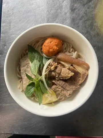 Hình ảnh Bún bò giò chả