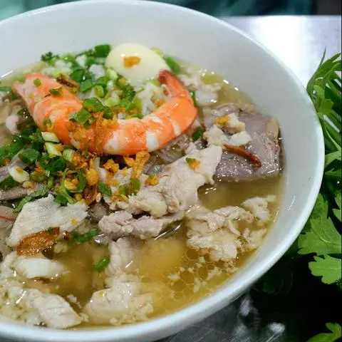 Hình ảnh bánh canh thập cẩm ( tôm gan thịt trứng cút thịt bằm)