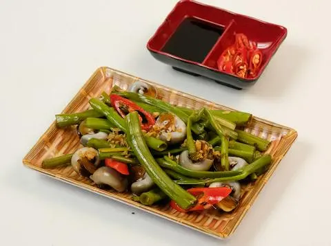 Hình ảnh Ốc mỡ xào rau muống
