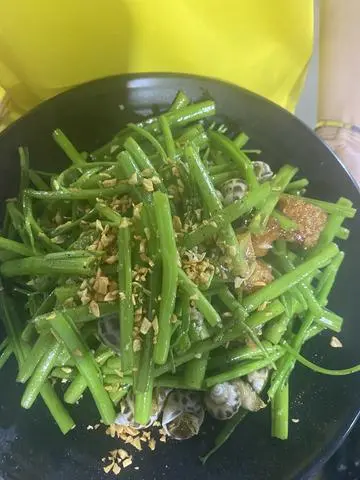 Hình ảnh Ốc hương xào rau muống