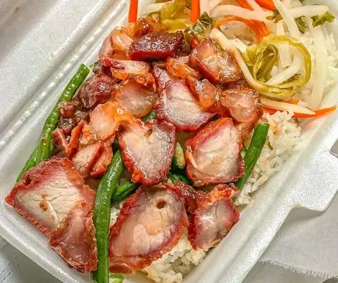 Hình ảnh Cơm xá xíu cải chua